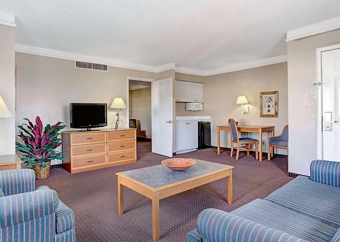 Days By Wyndham Center