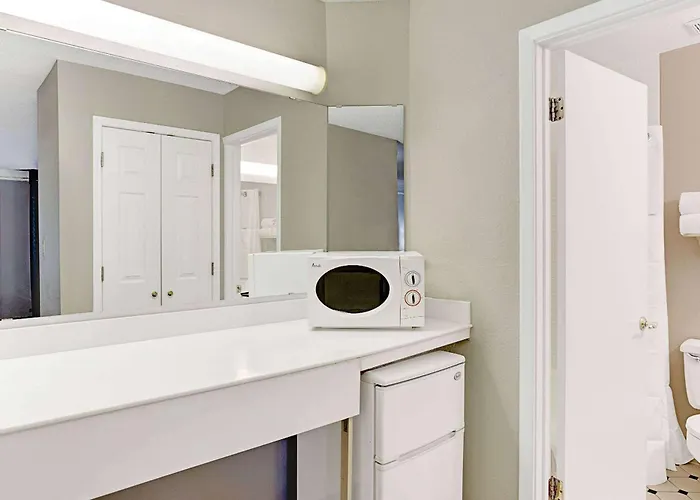 Days By Wyndham Center Hotel 3*
