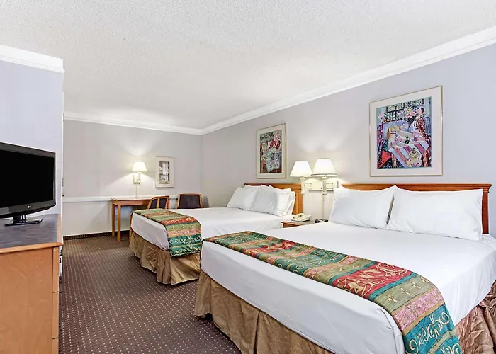 Hotel Days By Wyndham Center 3*