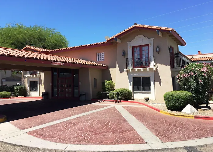 Days By Wyndham Center Tucson