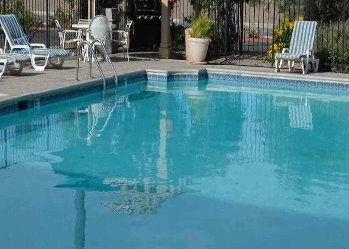 Days By Wyndham Center Tucson