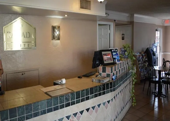 Hotel Days By Wyndham Center 3*